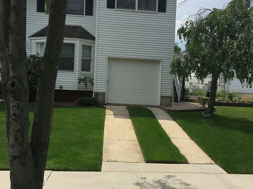 1st image of 106 Aspinwall St