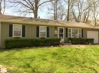 605 SE Morningside Dr, Lees Summit, MO 64063