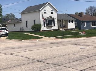 305 W Union St, Edgewood, IA 52042