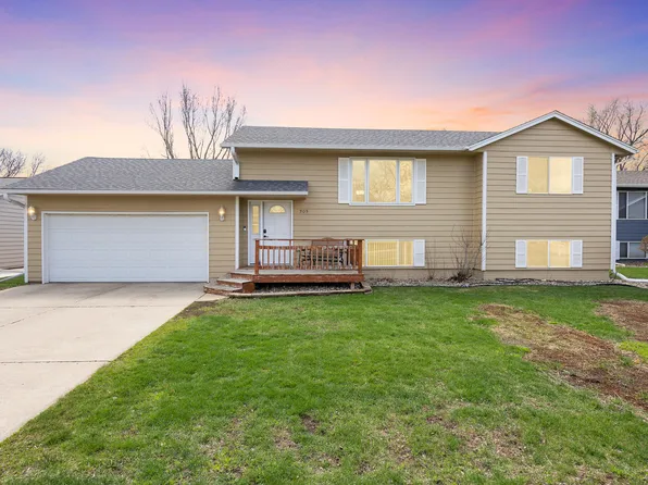203 Mary Ln, Hartford, SD 57033