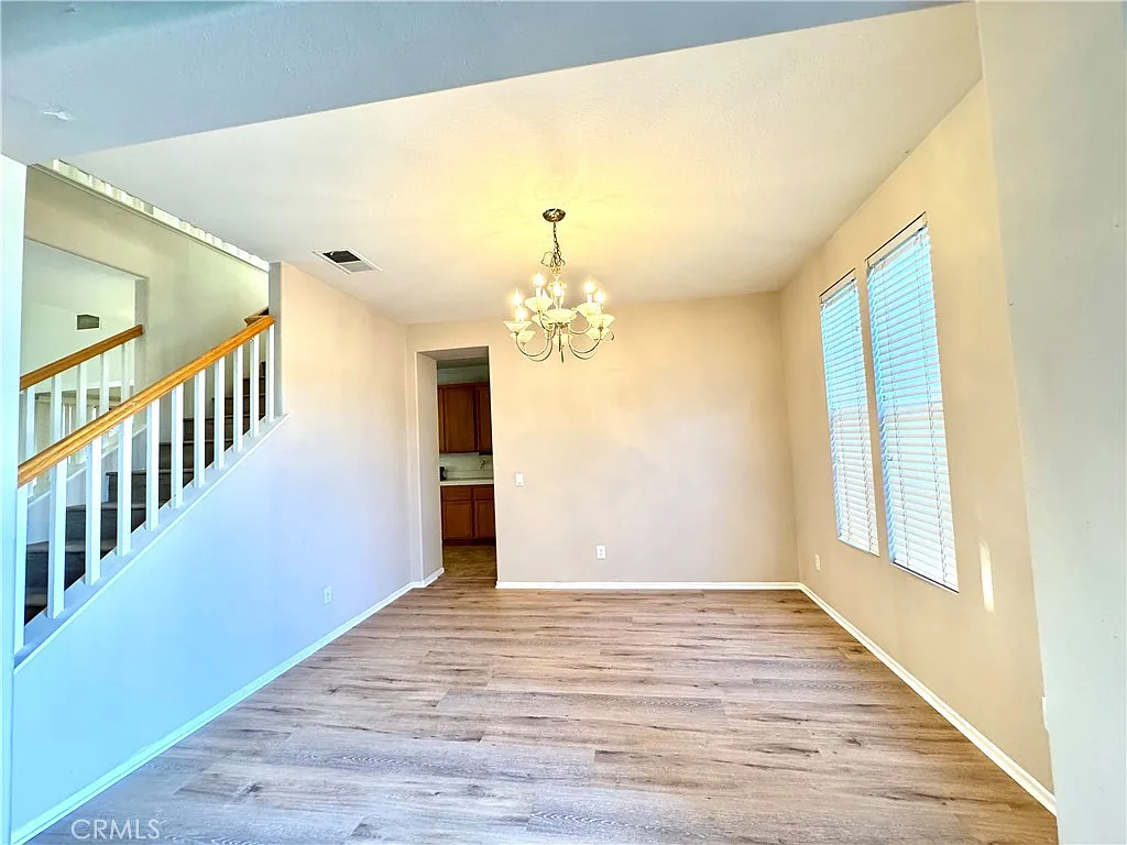 5 bed, 2975 sqft, $3,800 — Photo 3