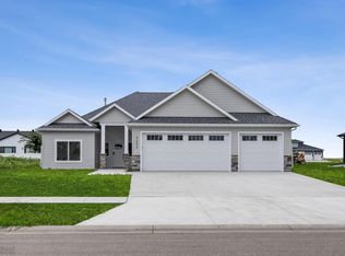 4242 Bristlecone Loop S, Fargo, ND 58104
