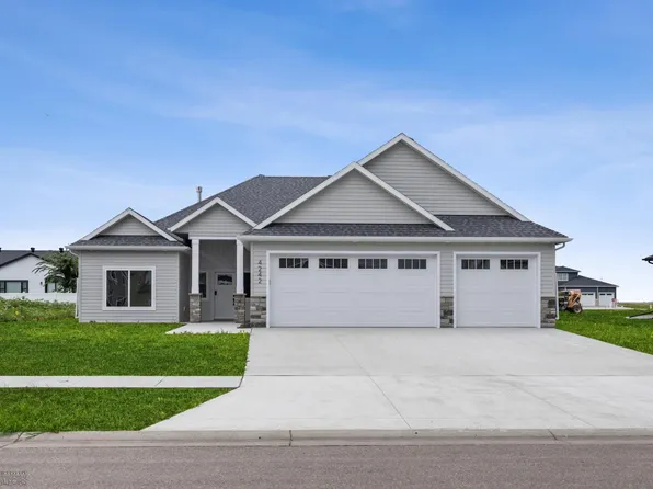 4242 Bristlecone Loop S, Fargo, ND 58104