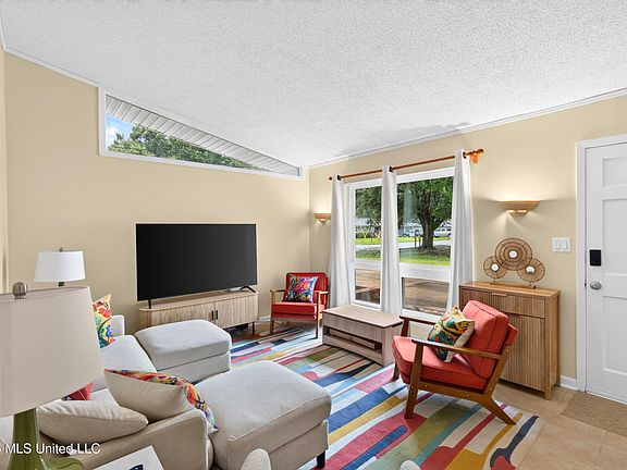 4th image of 108 Pimlico St