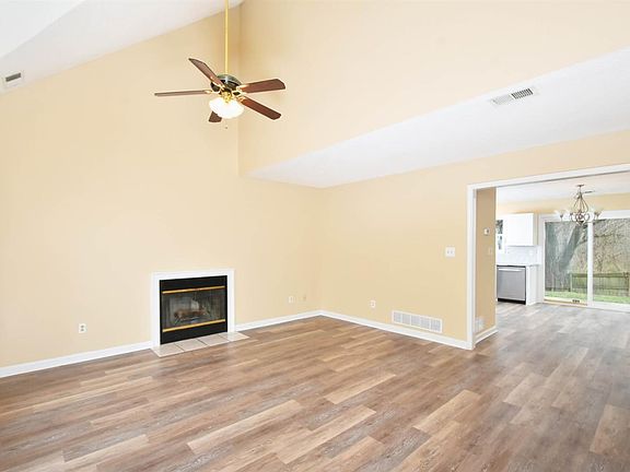 3rd image of 3328 Emerson Woods