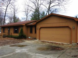 118 Oakwood Dr, Houghton Lake, MI 48629