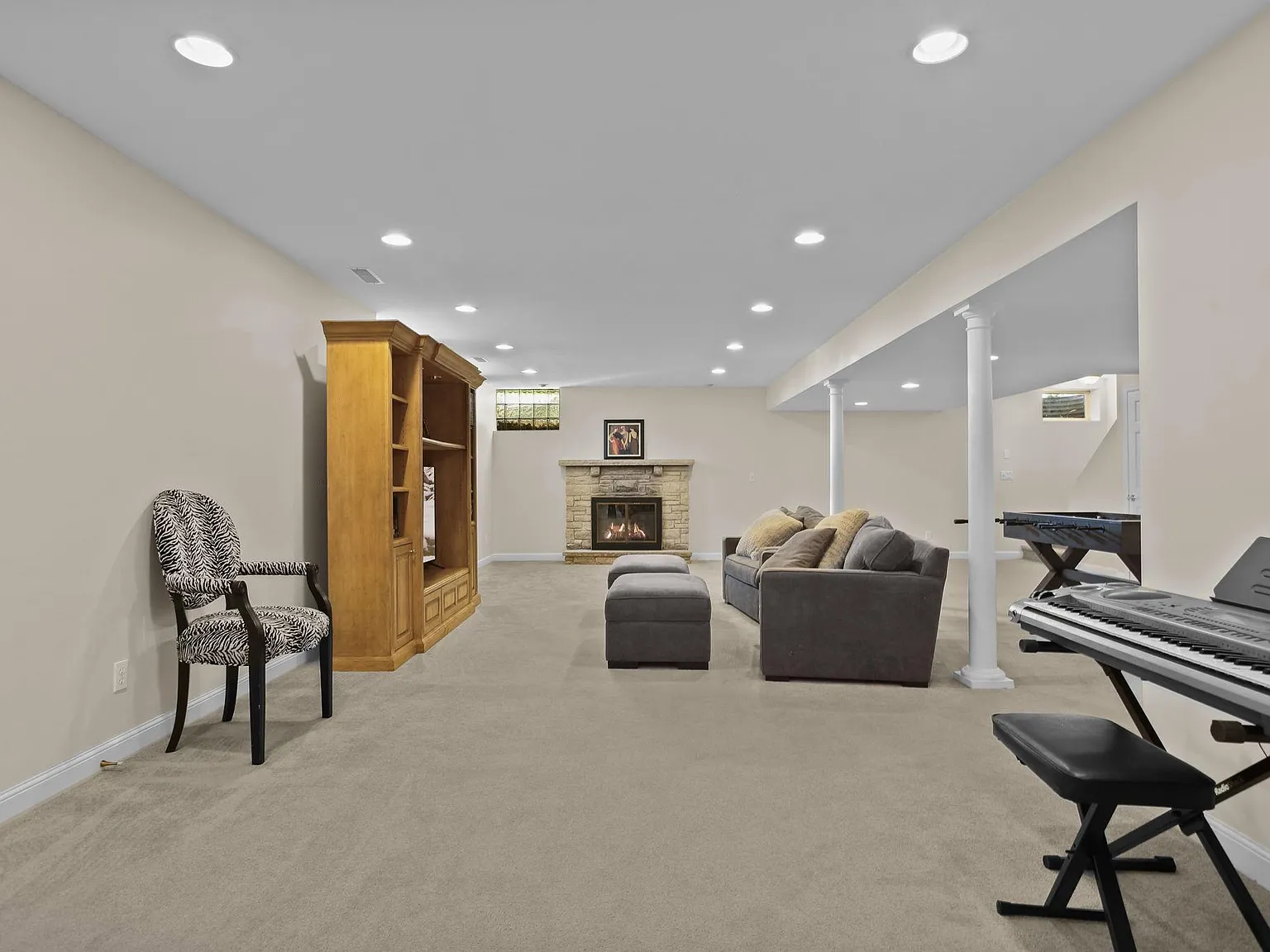 5 bed, 4453 sqft, $8,950 — Photo 4