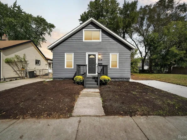 352 W Harwood Ave, Madison Heights, MI 48071