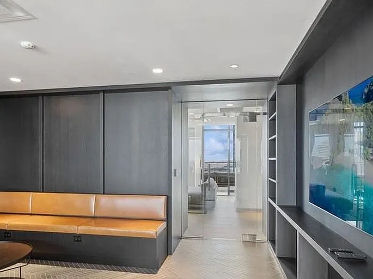 155 Bay St #203 — Photo 16