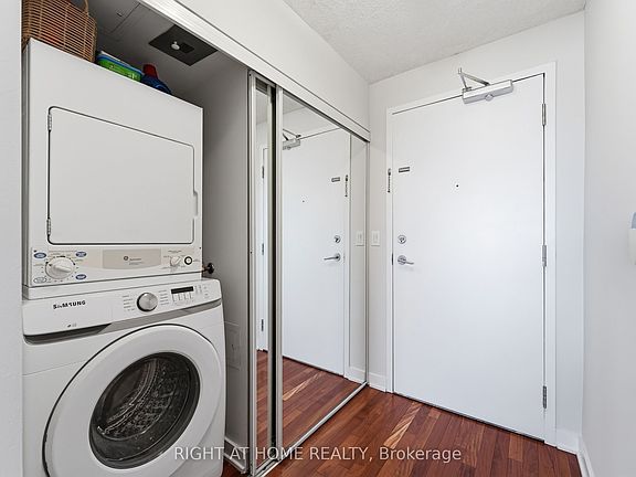 3rd image of 38 Lee Centre Dr #1612