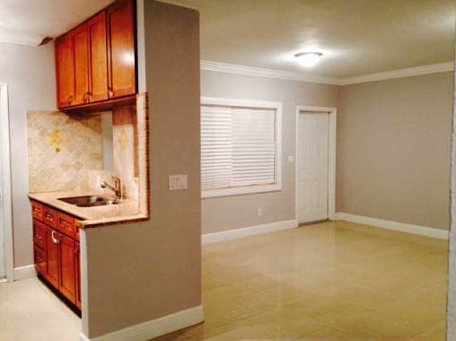 5th image of 1960 Biarritz Dr APT 2