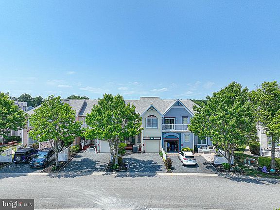 3rd image of 843 Yacht Club Dr