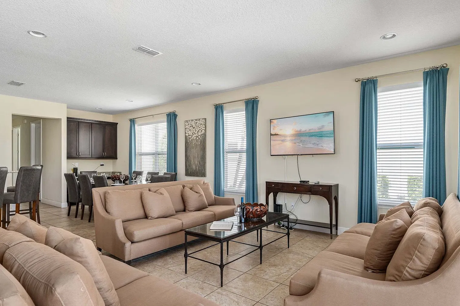 6 bed, 5.0 bath, 3293 sqft, $5,989 — Photo 4