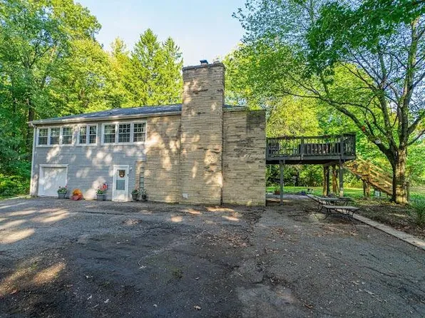 749 N 200 E, Valparaiso, IN 46383