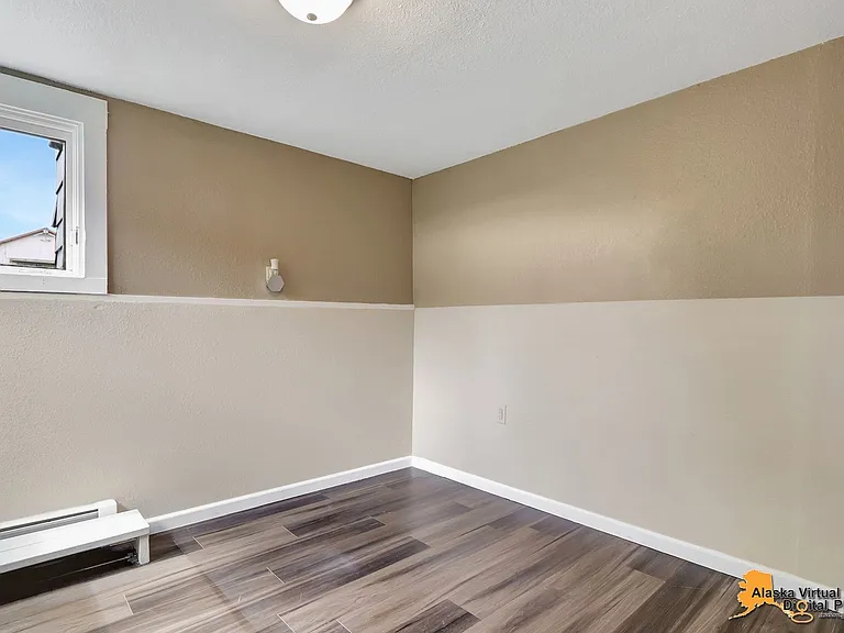 1335 Hyder St — Photo 13