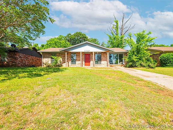3rd image of 2207 Hillcrest Ct