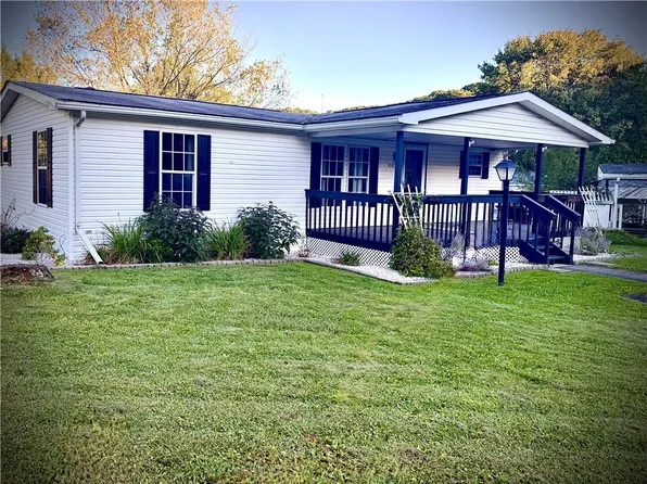 410 Meadows Dr, Apollo, PA 15613