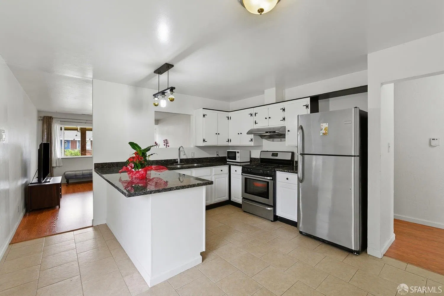 3 bed, 1217 sqft, $3,600 — Photo 3