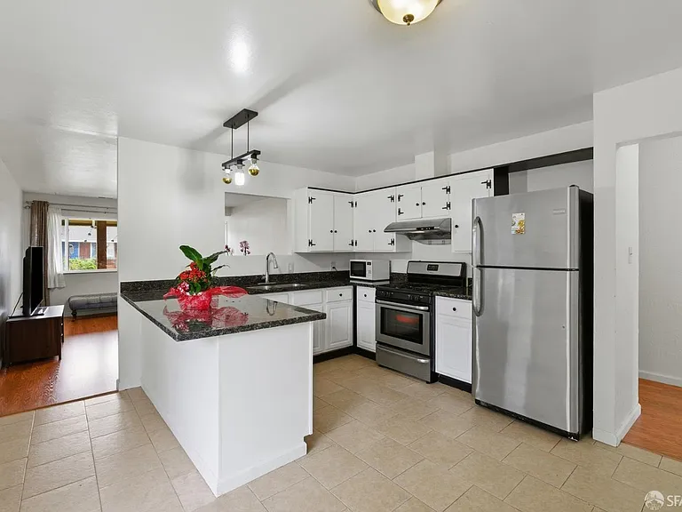 3421 Roosevelt Ave — Photo 5