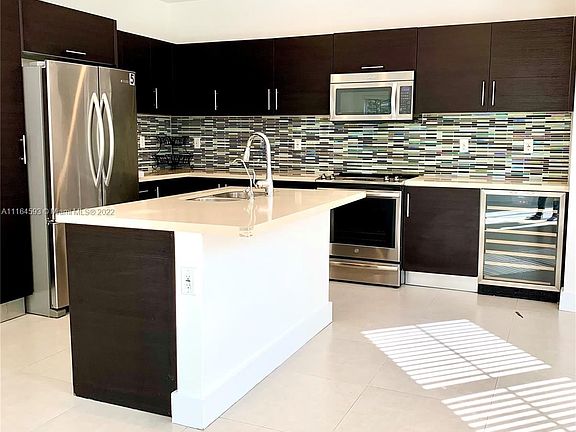 5th image of 10510 NW 69th Ter #10510