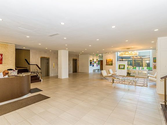 3rd image of 4000 N Meridian St APT 7D
