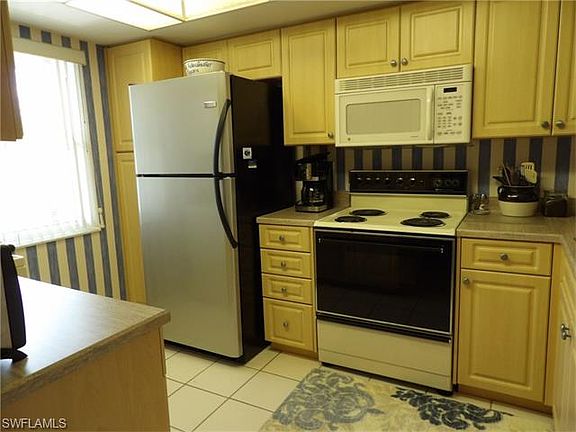 3rd image of 2888 Oleander St Unit C2