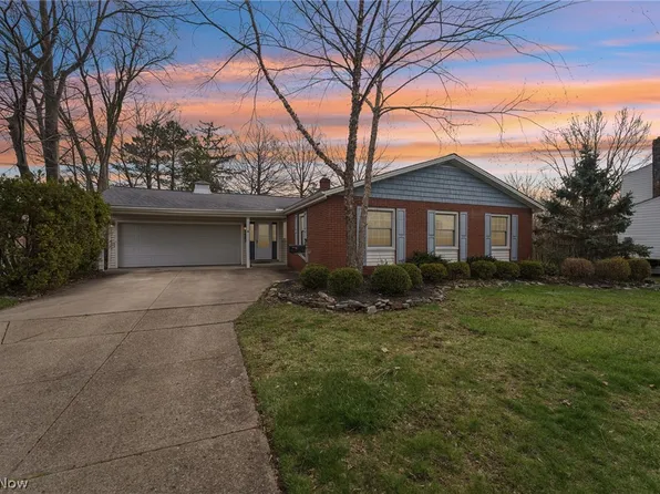 5643 Park Ridge Dr, North Olmsted, OH 44070
