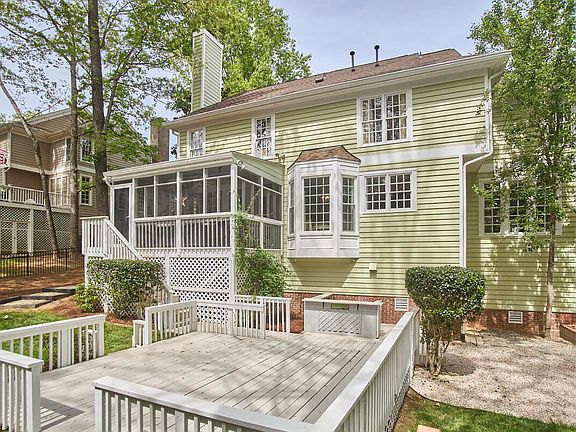 4th image of 1216 E Pointe Dr