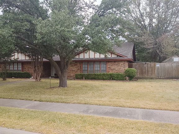 2nd image of 2808 Glenhaven Dr