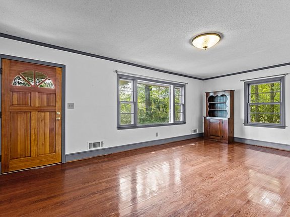 5th image of 1512 Crickett Rd