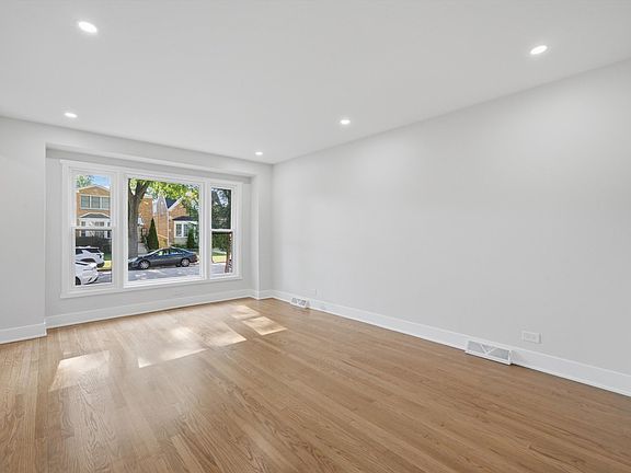 3rd image of 6332 N Mobile Ave