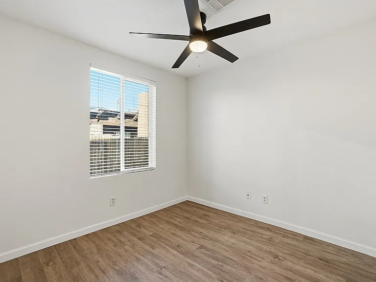 1322 W Taylor St — Photo 15