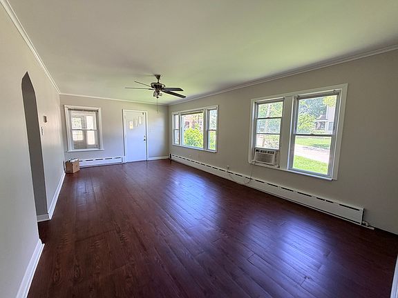 4th image of 11105 Denny Ave
