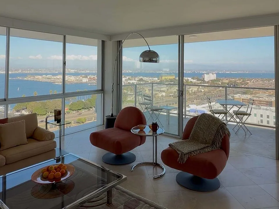 1740 Avenida Del Mundo #ID1639987P