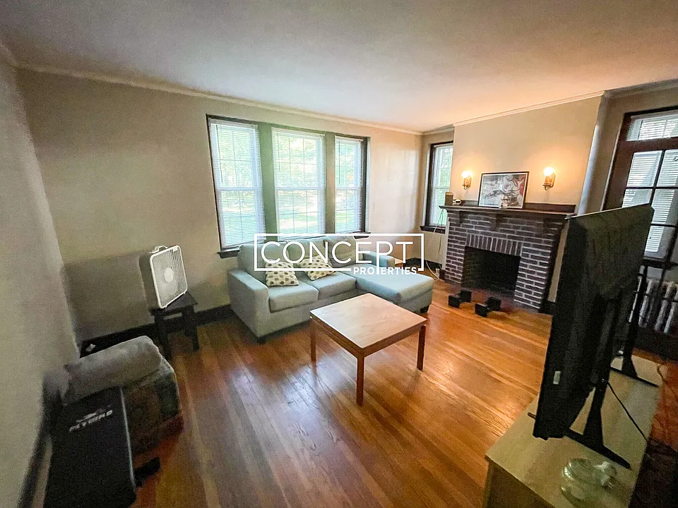 117 College Ave #4