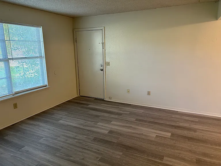 409 N Franklin Ave #A — Photo 9