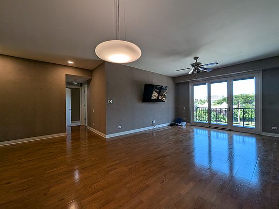 4th image of 544 N Milwaukee Ave APT 301