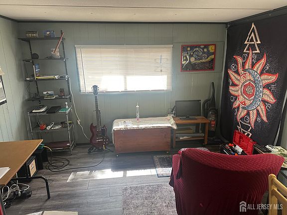 2nd image of 2505 Woodbridge Ave #14L
