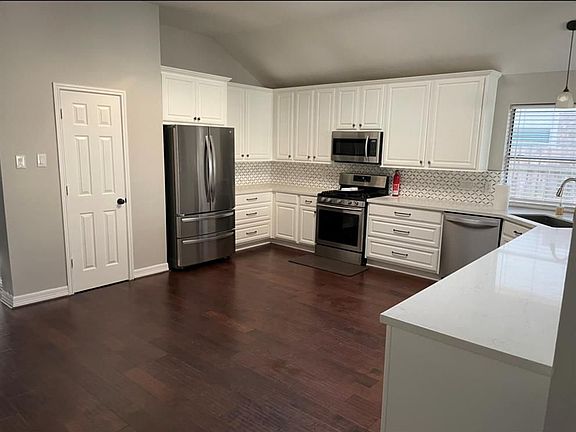 4th image of 3607 Beacon Hill Dr