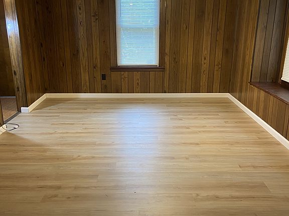 4th image of 3929 Clybourne Ave