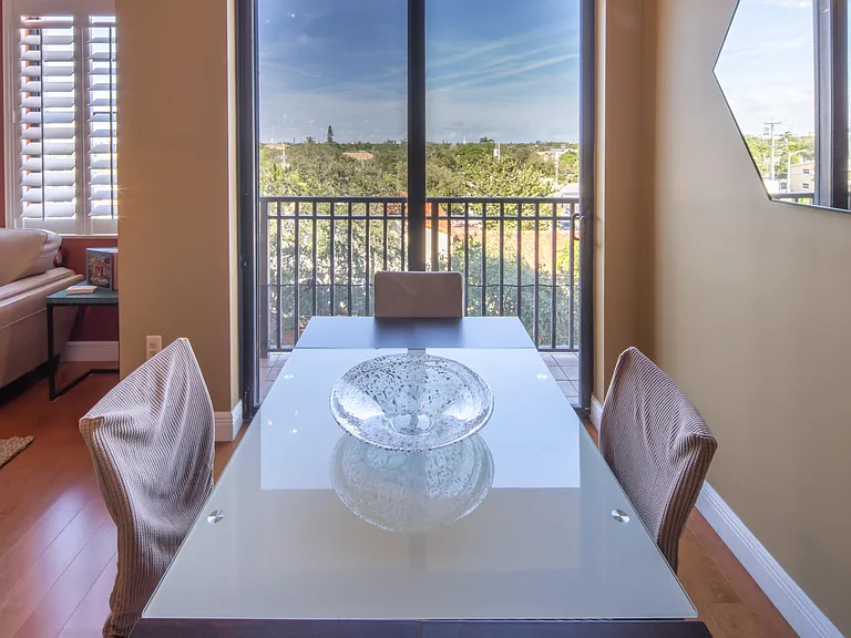 511 Lucerne Ave #401 — Photo 6