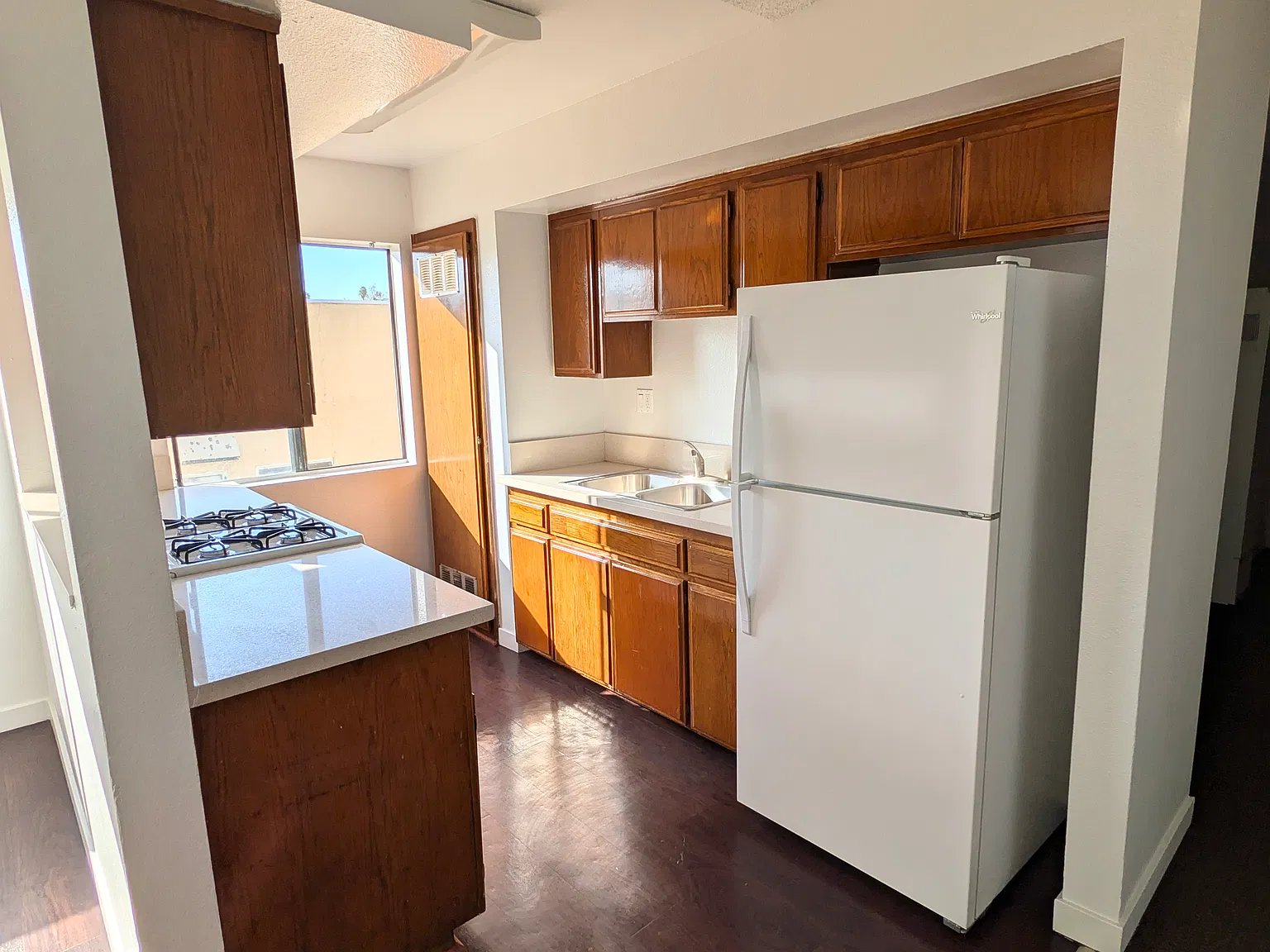 3 bed, 800 sqft, $2,600 — Photo 3