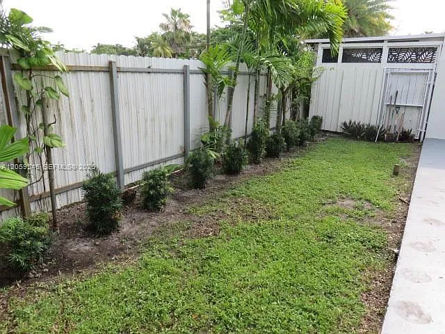 12300 SW 18th Ter #0 — Photo 32