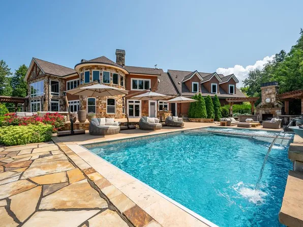 5707 Bay Shore Dr, Sturgeon Bay, WI 54235