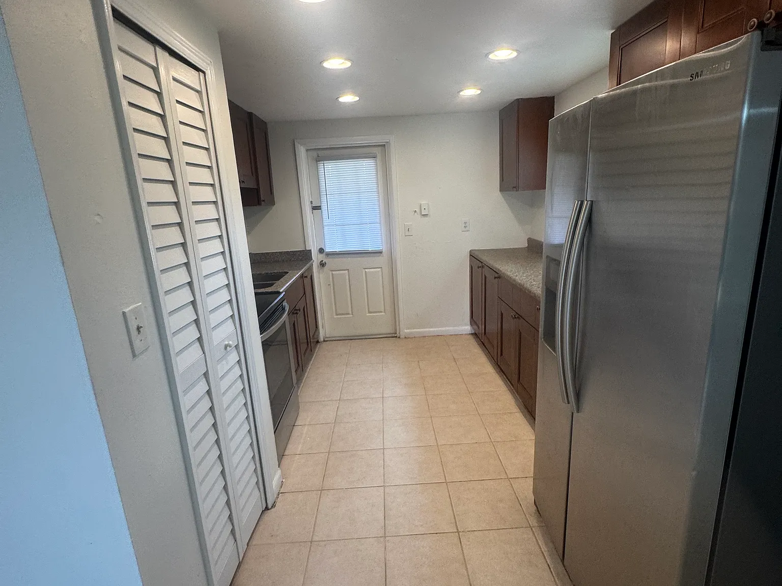 2 bed, 750 sqft, $1,300 — Photo 2
