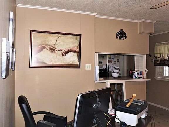 4th image of 2400 Gardenia St
