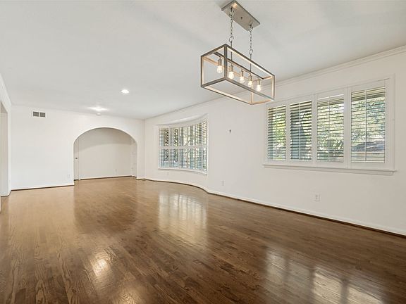 3rd image of 6207 Berwyn Ln