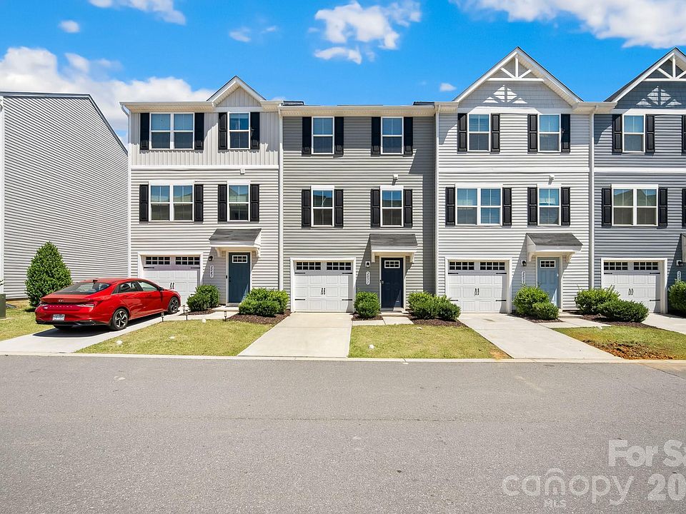 1st image of 2051 Langer St
