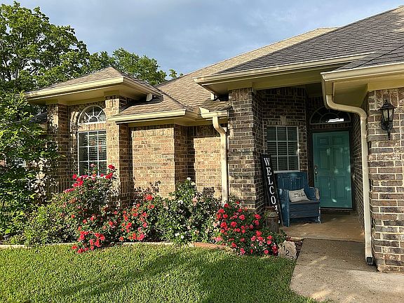 2nd image of 123 Woodbrook Ct