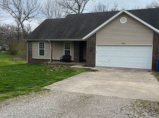 1002 Forest Circle Dr, Cassville, MO 65625